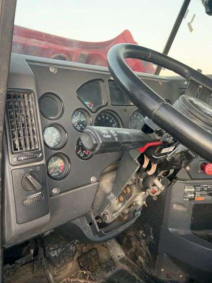 2008 Mack CHU613 showing 54,769 mi, 6,209 hrs- doesn't run