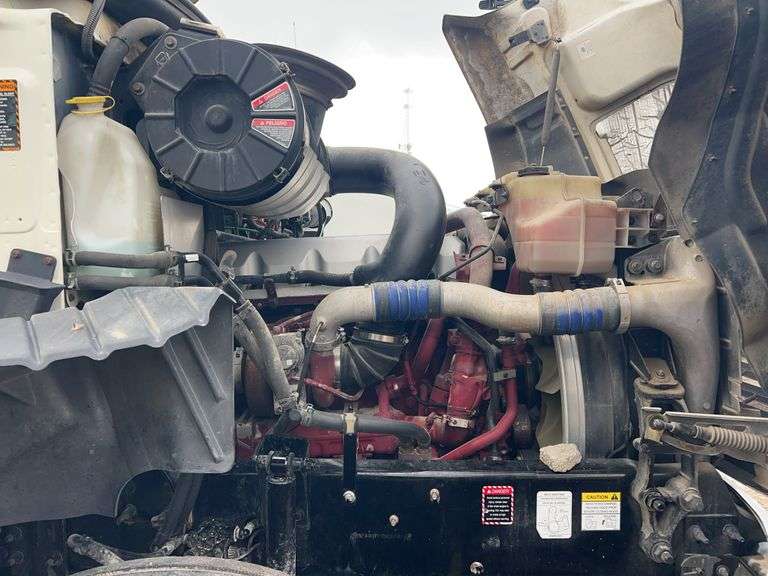 2014 Mack CXU613 showing 573,964 mi, 13,880 hrs - runs