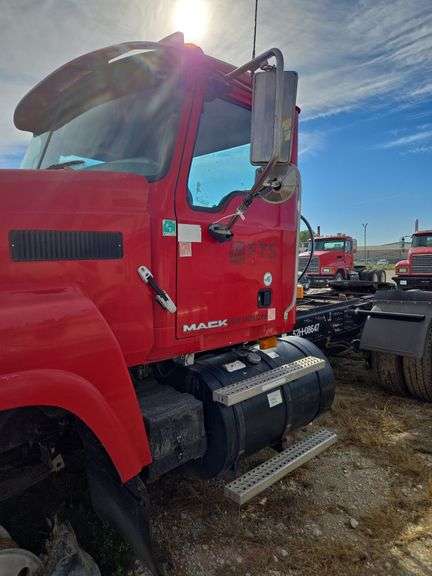 2008 Mack CHU613 showing 41,085, hrs unknown- runs