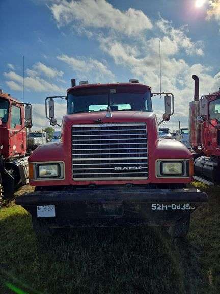 2008 Mack CHU613 showing 50,530 mi, 12,375 hrs- runs