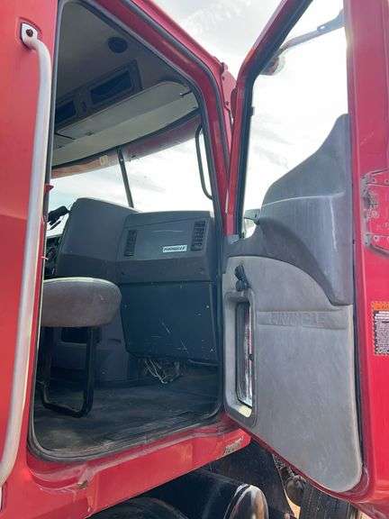 2008 Mack CHU613 showing 52,438 mi, 10,237 hrs - runs