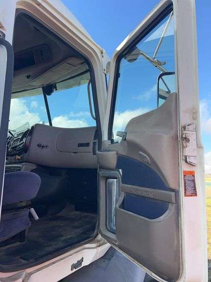 2007 Mack CXN613 565,498 mi, 10,366 hrs- doesn't run