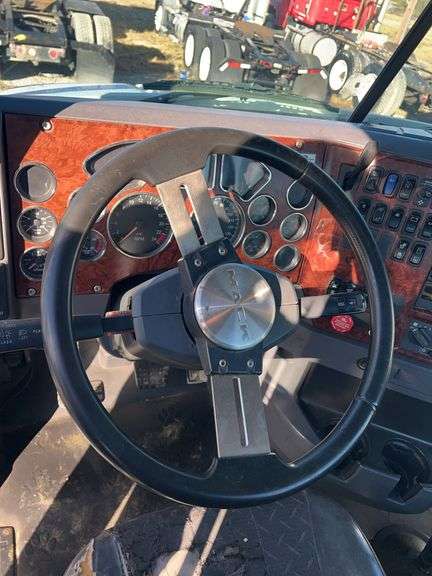 2011 Mack CXU613 showing 331,782 mi, 10,113 hrs- runs