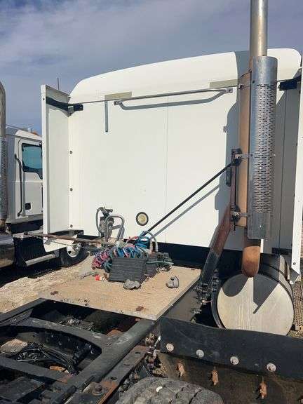 2007 Mack CXP613 showing 551,127 mi, 17,645 hrs - doesn't run