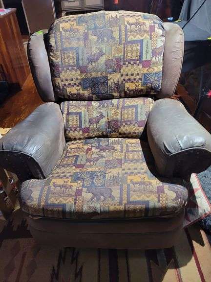 UPHOLSTERED RECLINING CHAIR