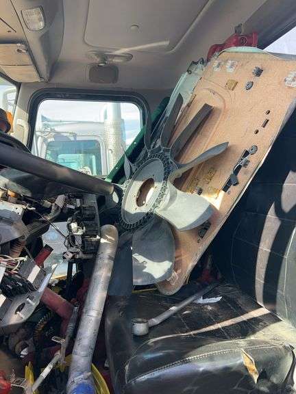 2014 Peterbilt miles & hrs unknown - doesn't run