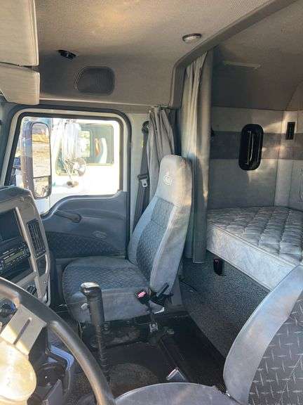 2008 Mack CXU613 showing 529,582 mi, 12,274 hrs- runs