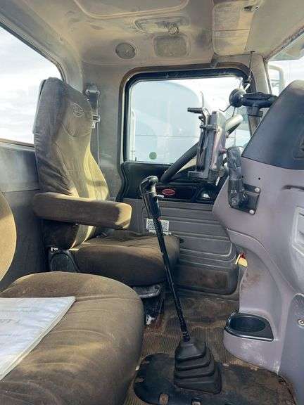 2012 Peterbilt 388 showing 48,817 mi, 9,224 hrs - runs