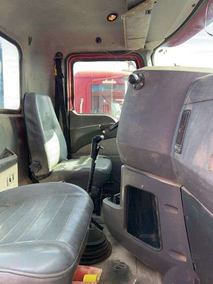 2012 Mack CHU613 showing 43,299 mi, 12,171 hrs - runs