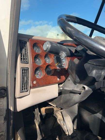 2007 Mack CXN613 565,498 mi, 10,366 hrs- doesn't run