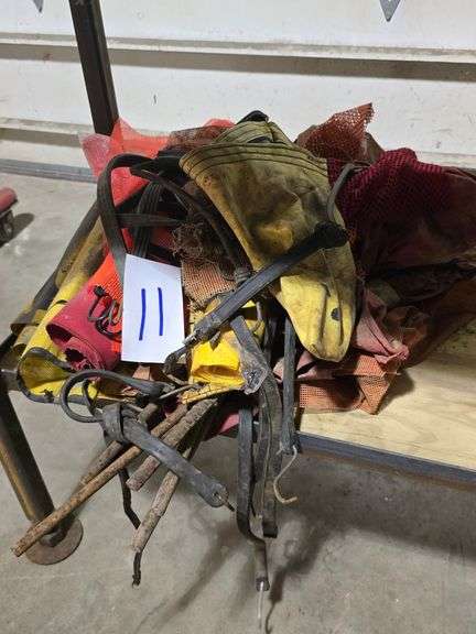 LOT WIDE LOAD SIGNS AND FLAGS