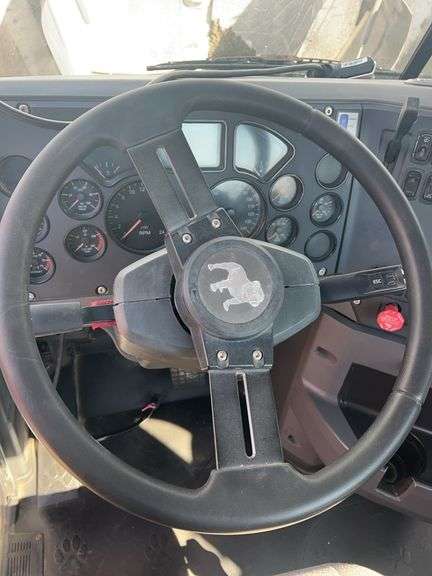 2014 Mack CHU613 showing 498,610 mi, 11,275 hrs - runs