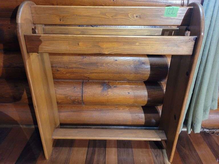 WOODEN QUILT RACK