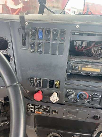 2008 Mack CHU613 showing 58,778 mi, 14,600 hrs - runs