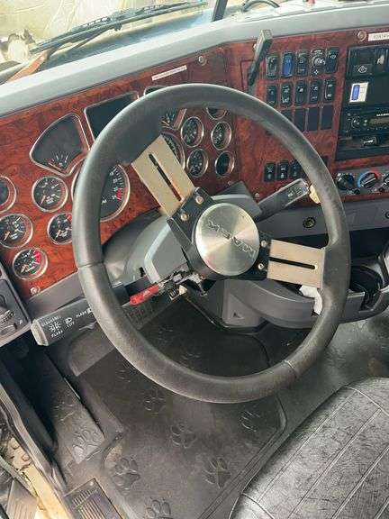 2014 Mack CXU613 showing 573,964 mi, 13,880 hrs - runs