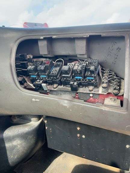 2007 Mack CHN613 miles & hrs unkown- doesn't run