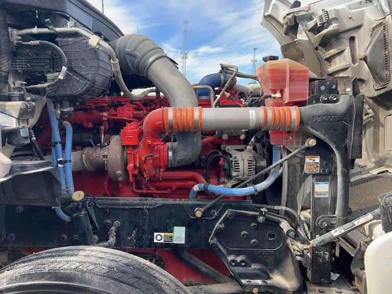 2018 Kenworth T880 showing 13,663 mi, 5,470 hrs - runs