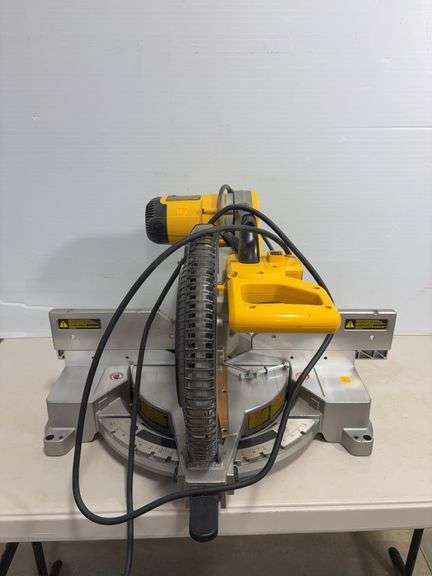 DeWalt DW716XPS double bevel compound miter saw