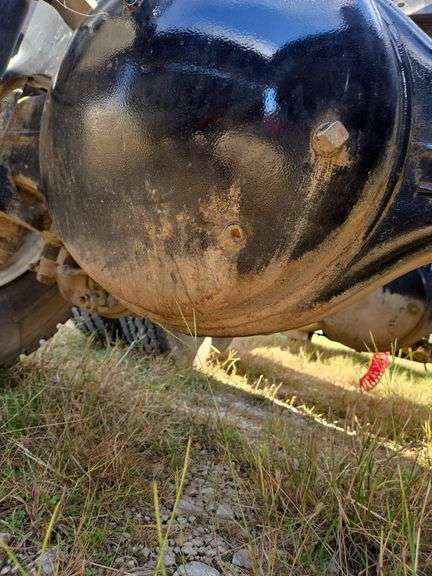 2015 Peterbilt 567 showing 31,476 mi, 7,804 hrs - runs