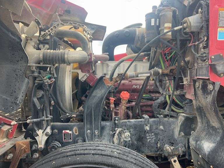 2011 Mack CHU613 showing 38,136 mi, hrs unknown- doesn't run