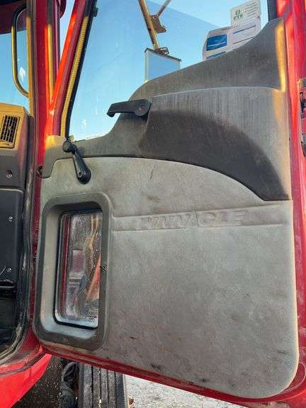 2008 Mack CHU613 showing 41,085, hrs unknown- runs