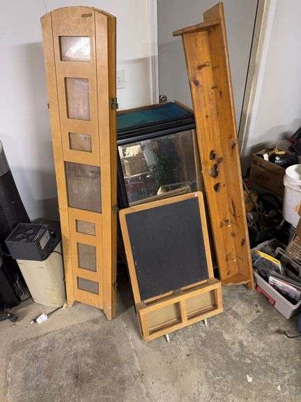 Mirror and other Decor.