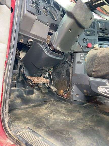 2008 Mack CHU613 showing 52,438 mi, 10,237 hrs - runs