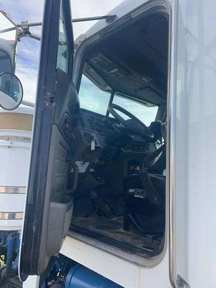 2013 Peterbilt 367 showing 63,847 mi, 9,758 hrs -