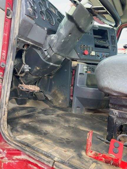 2012 Mack CHU613 showing 30,835 mi, 15,715 hrs - runs