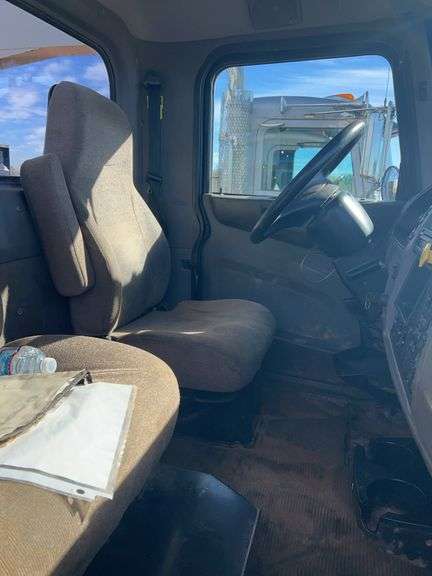 2018 Peterbilt PB348 showing 35,437 mi, 6,164 hrs - runs