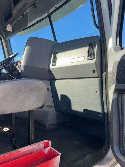 2011 Mack CXU613 showing 331,782 mi, 10,113 hrs- runs