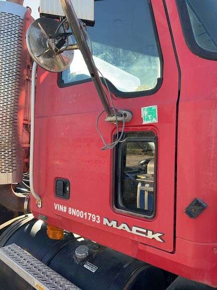 2008 Mack CHU613 showing 43,154 mi, 8,316 hrs- doesn't run