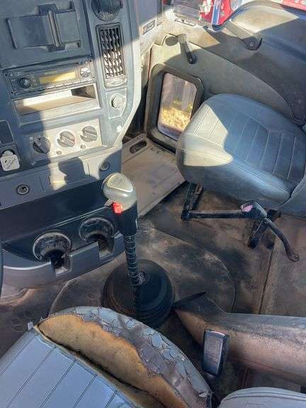 2011 Mack CHU613 showing 39,348 mi, 16,109 hrs- runs