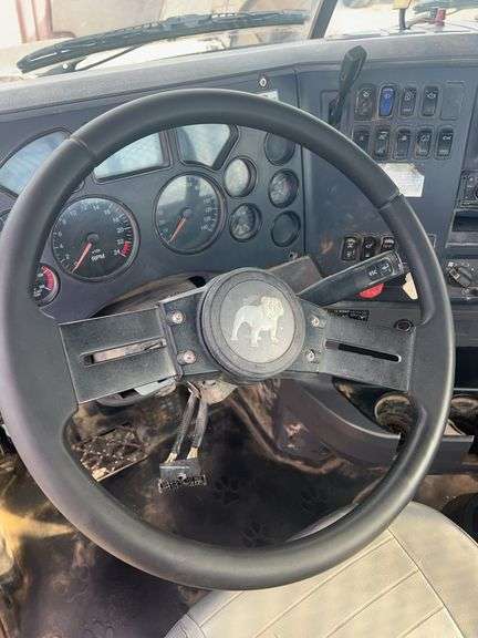 2011 Mack CHU613 showing 38,136 mi, hrs unknown- doesn't run