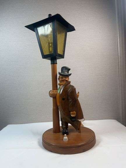 Hand-Carved Black Forest Drunkard Lamp – Man Leaning on Street Post