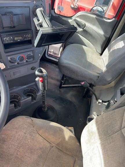 2008 Mack CHU613 showing 52,438 mi, 10,237 hrs - runs