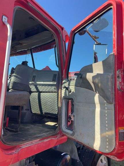 2012 Mack CHU613 showing 30,190 mi, 11,155 hrs- runs