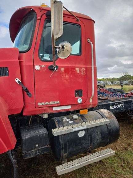 2008 Mack CHU613 showing 41,791 mi, 7,598 mi- doesn't run