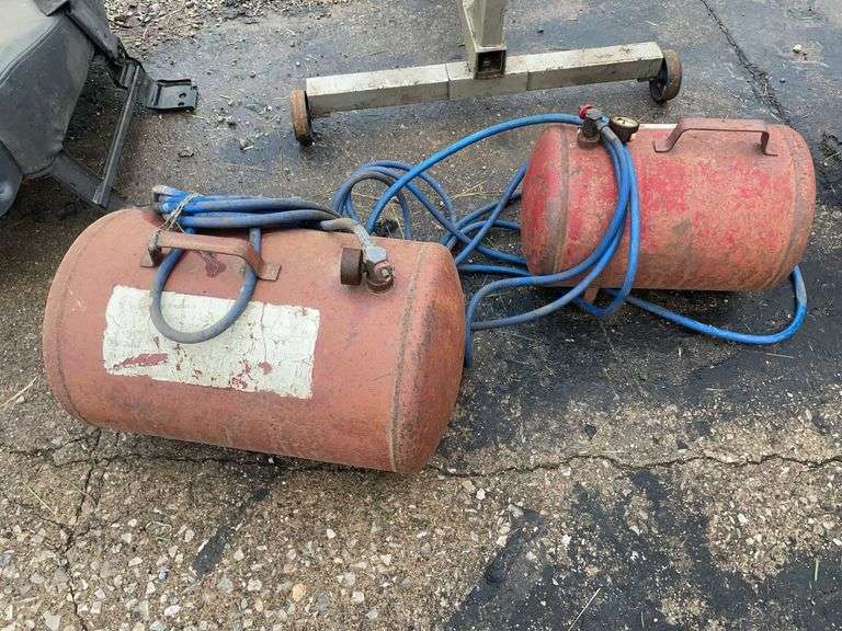 (2) air tanks w/ hoses