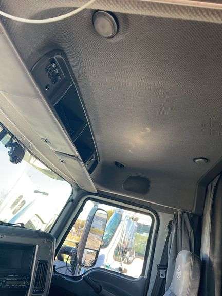 2008 Mack CXU613 showing 529,582 mi, 12,274 hrs- runs