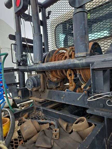 2002 Peterbilt Winch Truck 379 showing 6,294mi, hrs unkown- runs