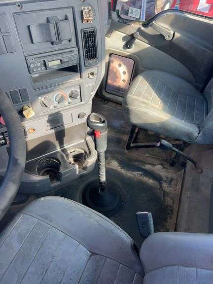 2008 Mack CHU613 showing 41,791 mi, 7,598 mi- doesn't run