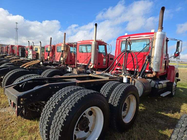 2008 Mack CHU613 52,535 mi, 8,497 hrs- runs