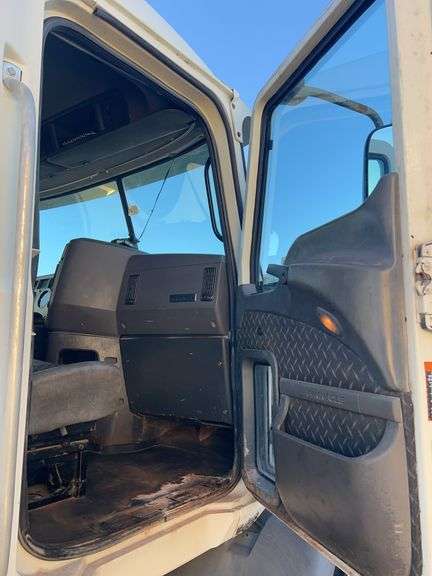 2008 Mack CXU613 showing 559,053 mi, 14,786 hrs- runs