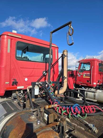 2011 Mack CHU613 showing 39,348 mi, 16,109 hrs- runs
