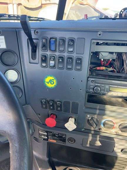 2013 Mack CHU613 showing 119,268 mi, 8,805 hrs- runs