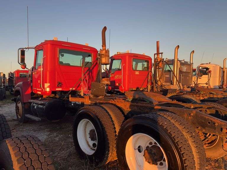 2008 Mack CHU613 showing 54,769 mi, 6,209 hrs- doesn't run