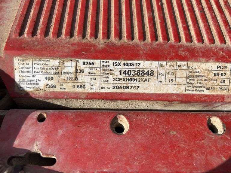 2003 Volvo showing 862,463 & 82,463 mi, 3,909 hrs - doesn't run