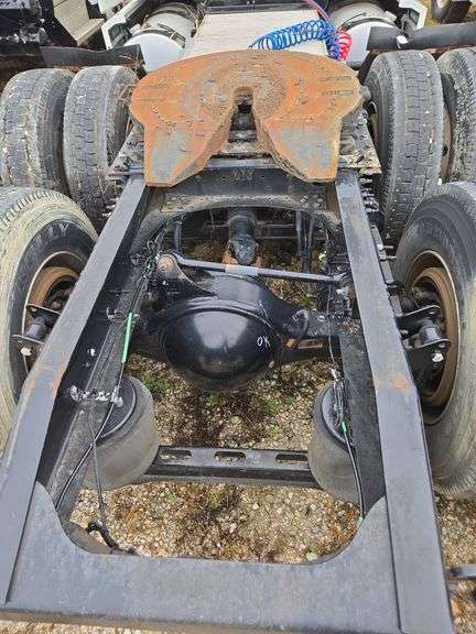 2014 Mack CXU613 showing 573,964 mi, 13,880 hrs - runs