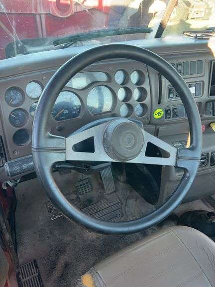 2007 Mack CHU613 showing 38,067 mi, 13,851 hrs- runs